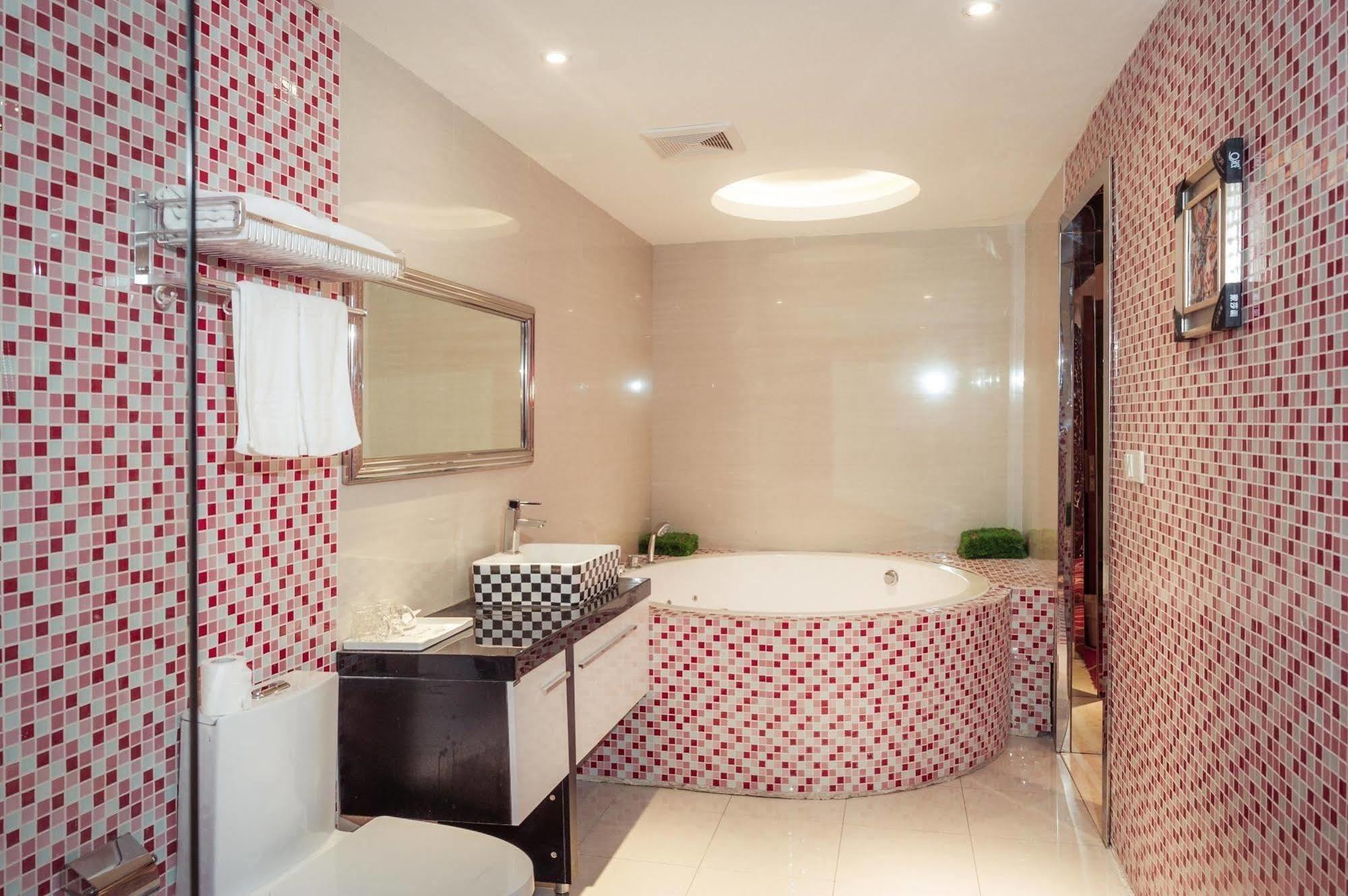 Milan Fashion Hotel Deqing Bagian luar foto