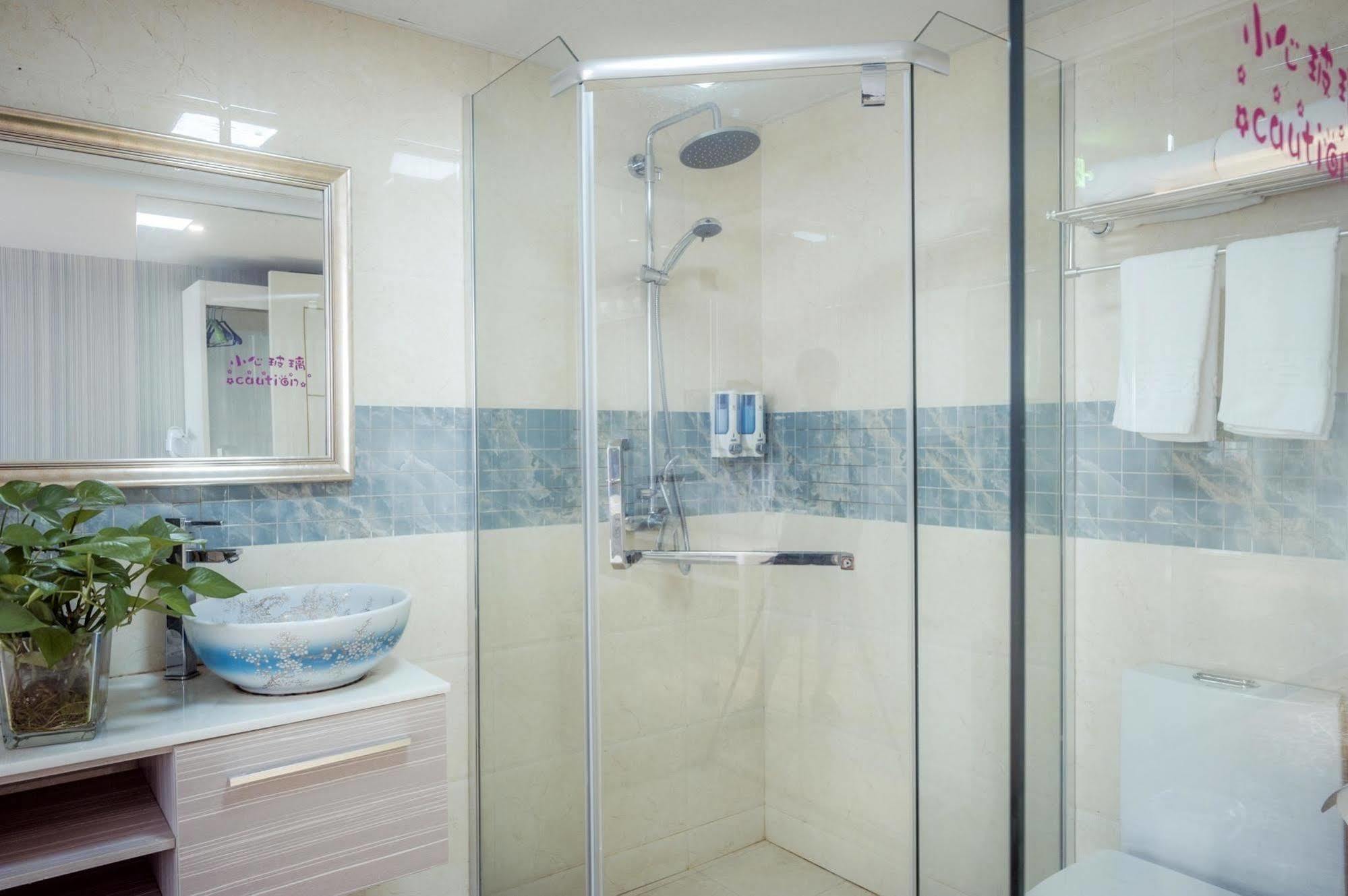 Milan Fashion Hotel Deqing Bagian luar foto