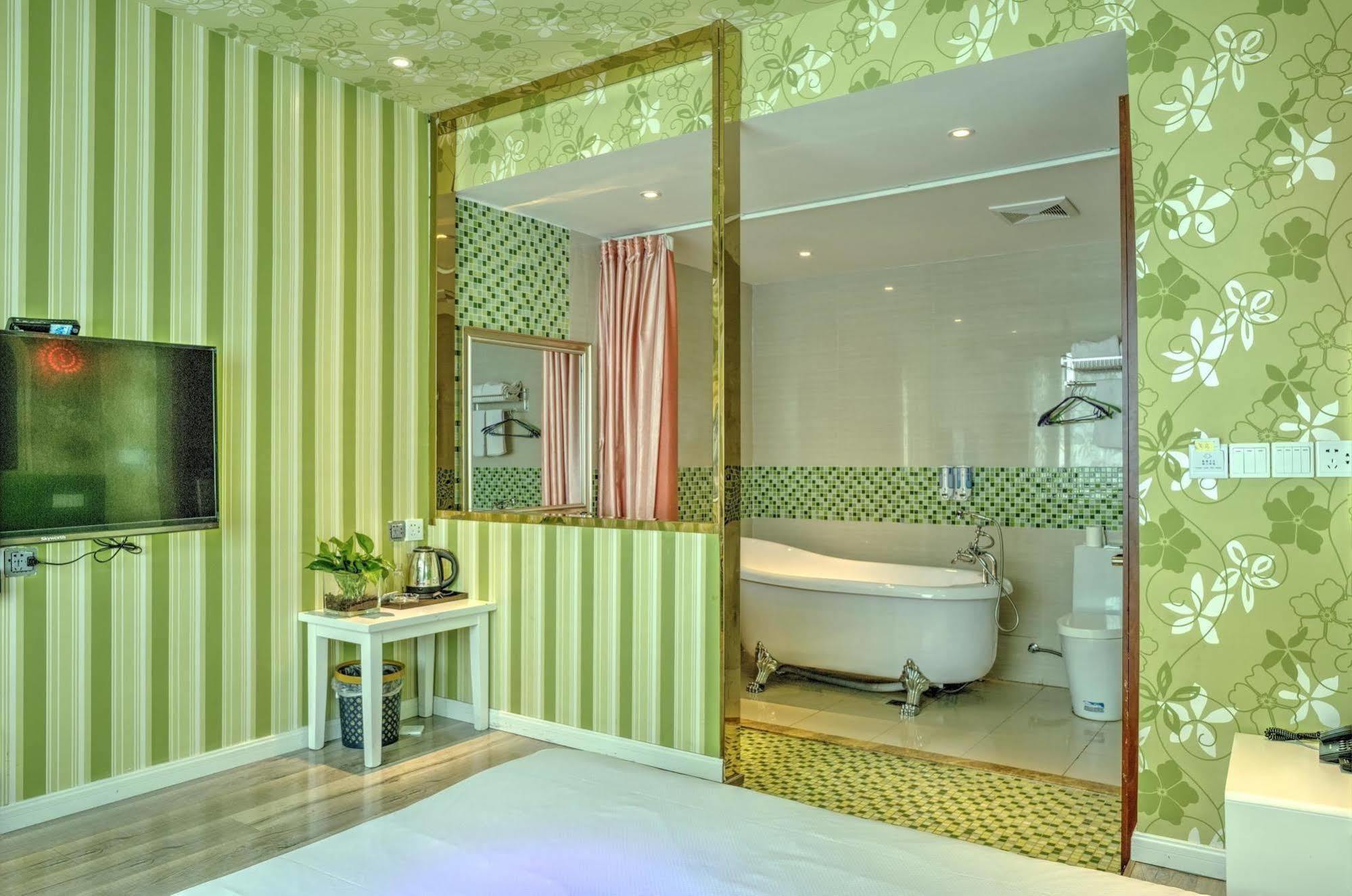 Milan Fashion Hotel Deqing Bagian luar foto