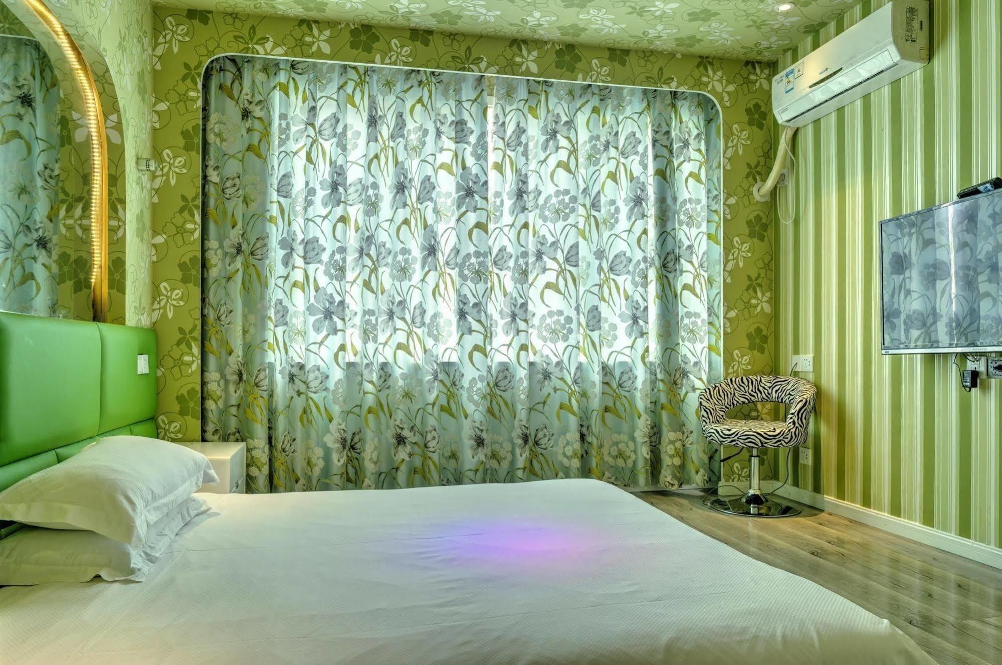Milan Fashion Hotel Deqing Bagian luar foto