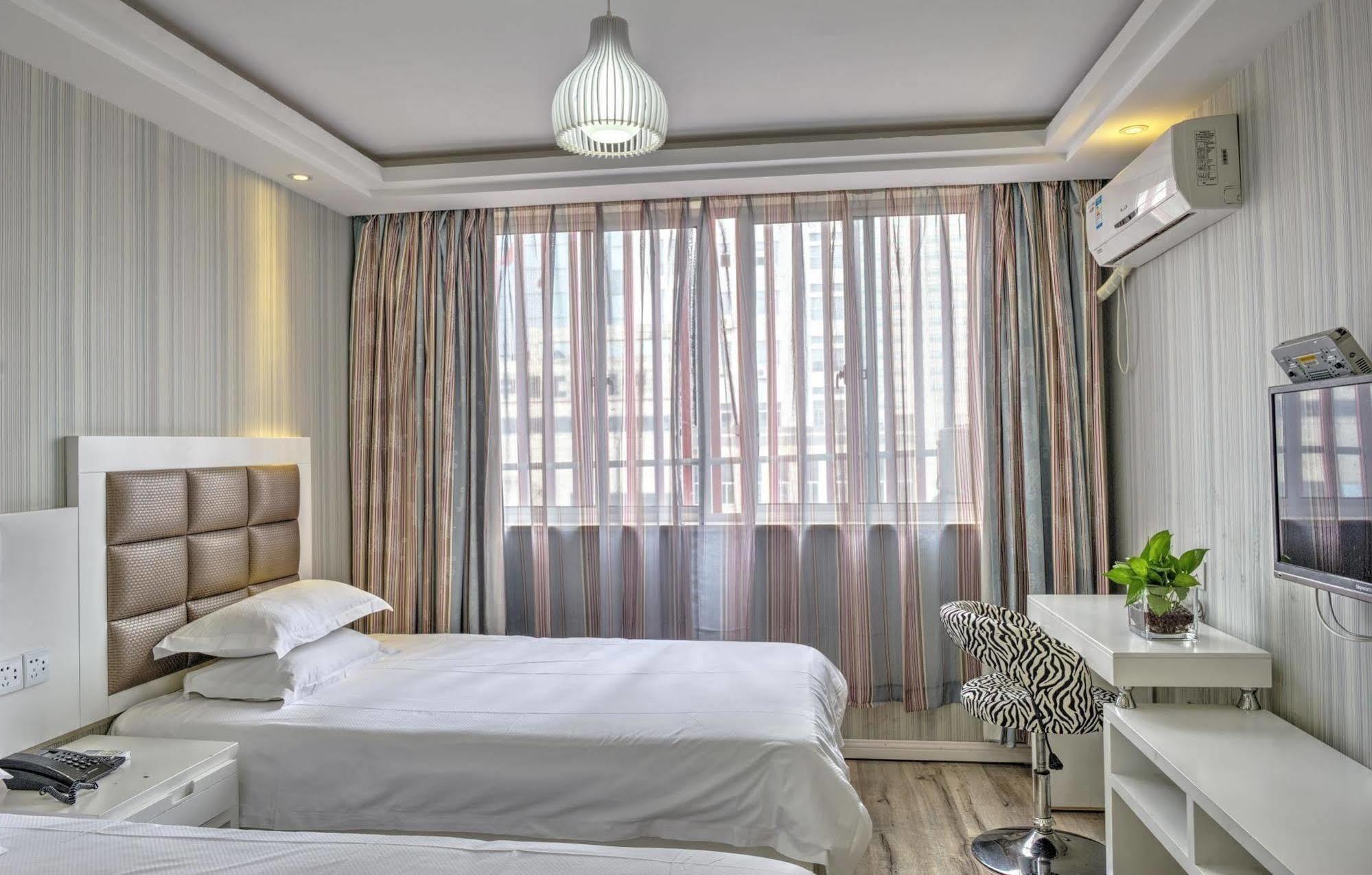 Milan Fashion Hotel Deqing Bagian luar foto
