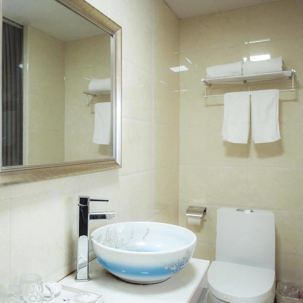 Milan Fashion Hotel Deqing Bagian luar foto