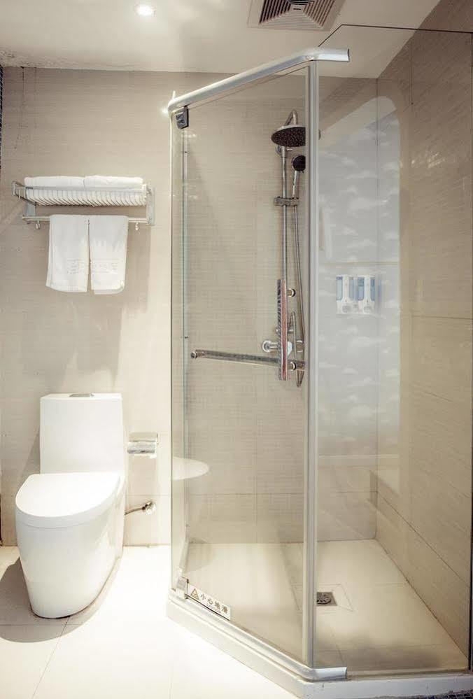 Milan Fashion Hotel Deqing Bagian luar foto